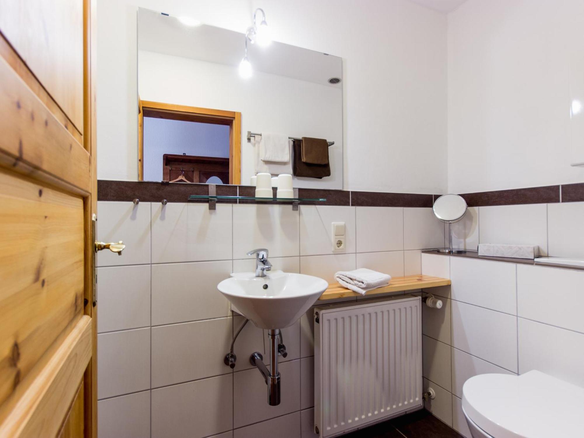 Ferienhaus Schwaab-Scherr, Genau Zwischen Bernkastel-Kues Und Traben-Trarbach, Mit Kostenlosem Oepnv-Ticket Fuer Bus Und Bahn, Parkplaetzen Und Fahrradgarage Erden Eksteriør billede